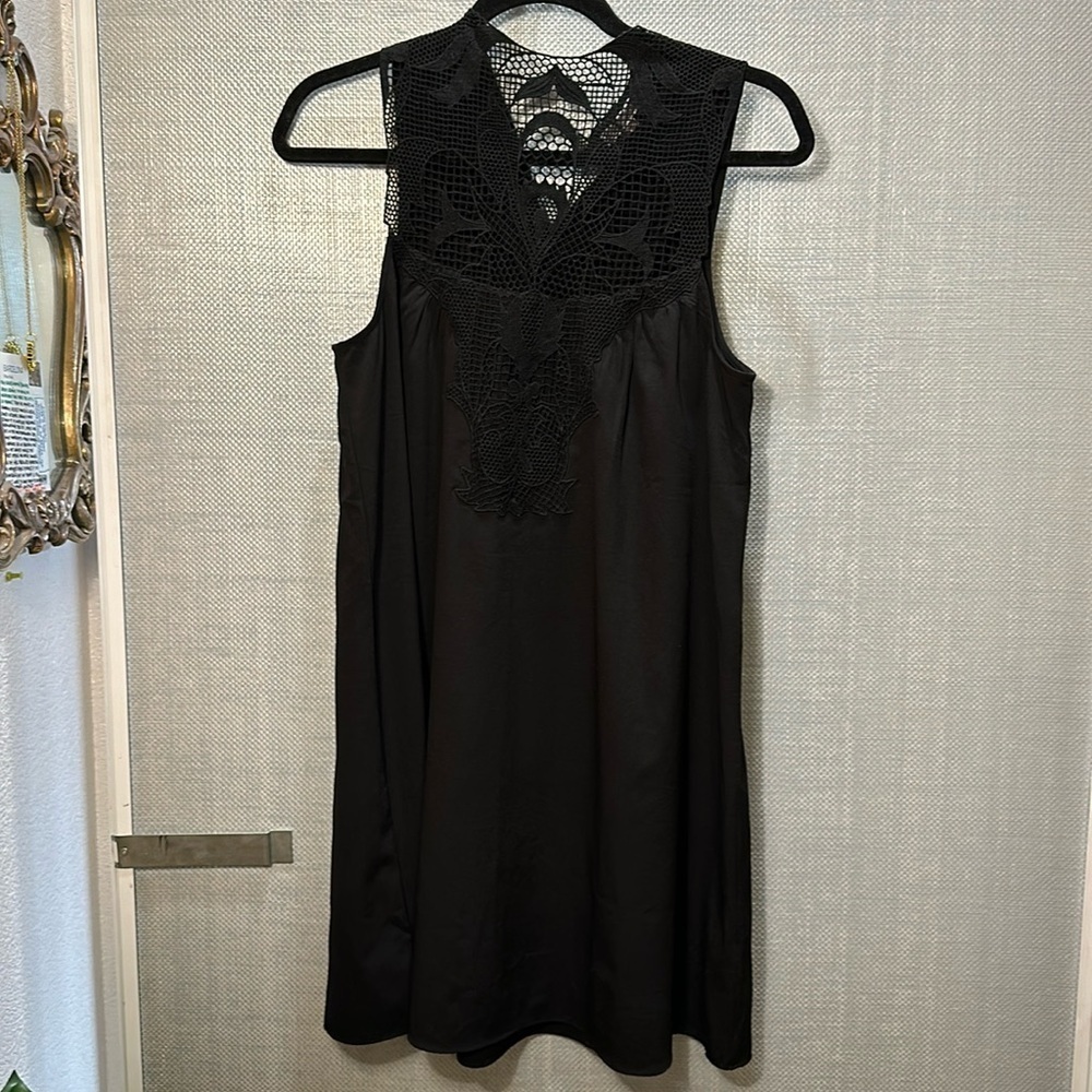 Chelsea 28 sleeveless fun and flirty lace front lined Black dress size S